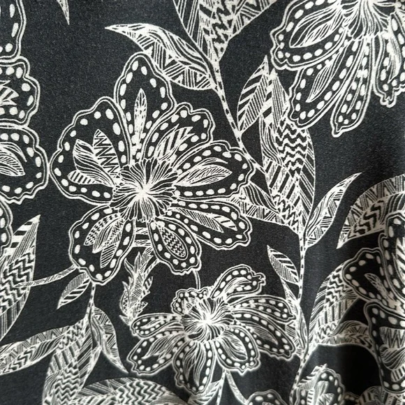 LOFT Gray/White Midi Dress with open back- Size Medium - Picture 4 of 4